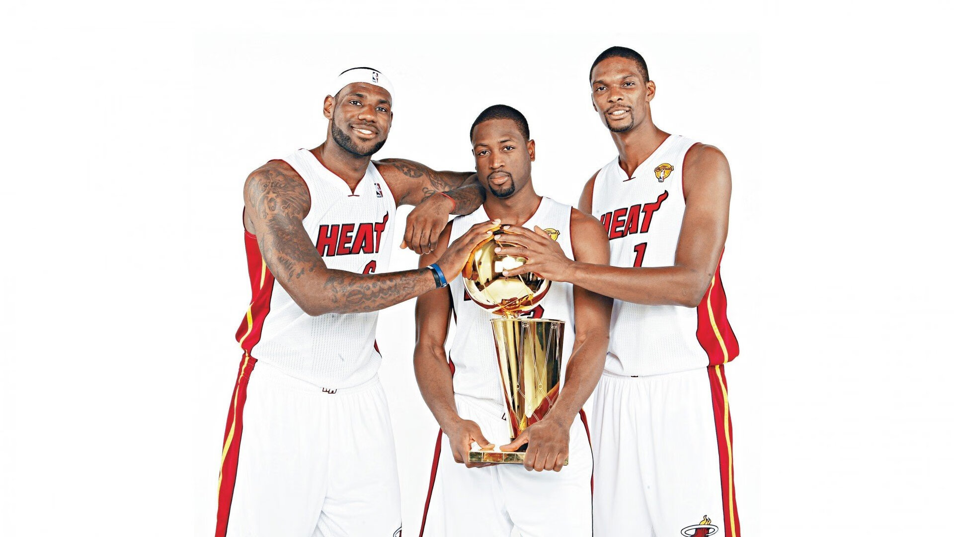 开云APP下载-湖人晋级附加赛，詹眉组合统治篮下，湖人队詹姆斯最新消息